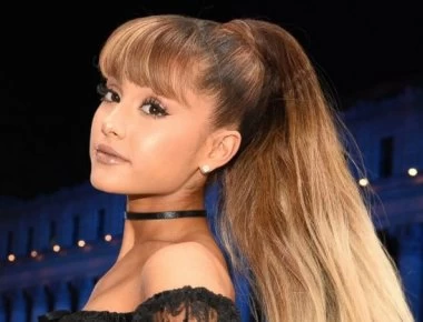 Η Αριάνα Γκράντε έβαλε τα κλάματα σε συναυλία της: «Βιώνω δύσκολες στιγμές» (βίντεο)